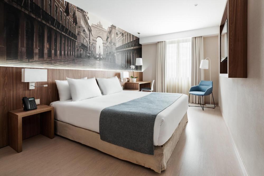 Double or Twin Room interior